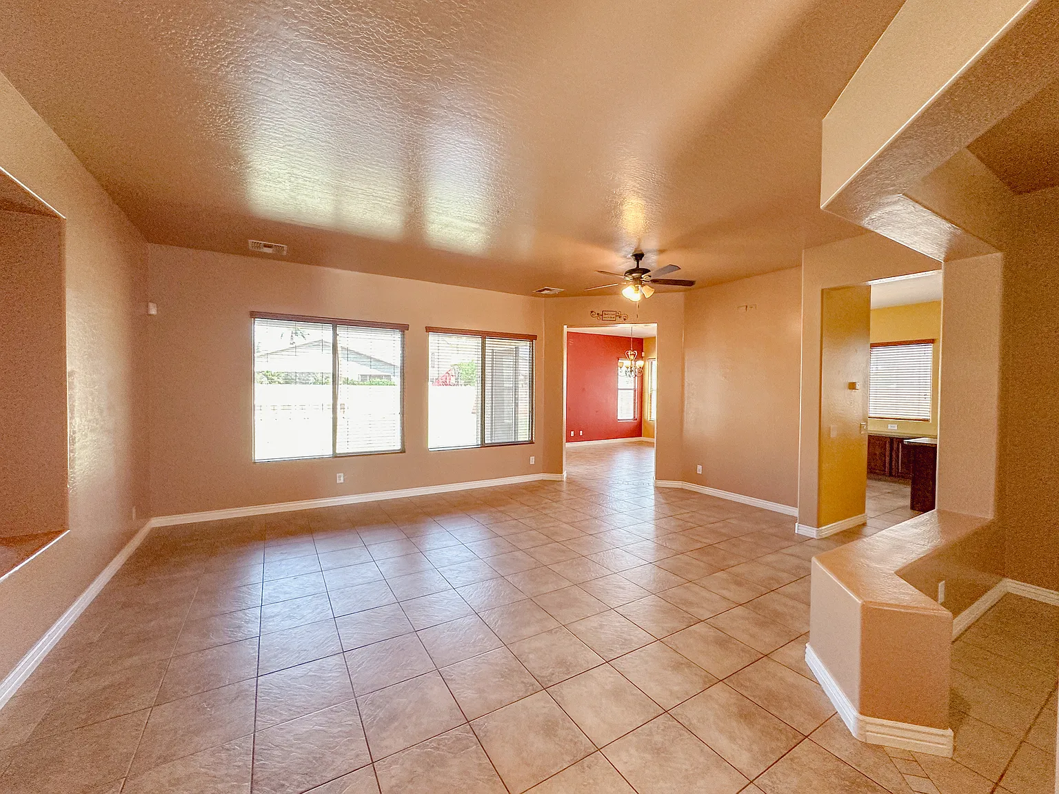 3 bed, 1949 sqft, $2,095 — Photo 3