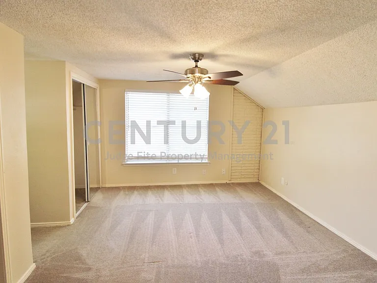 900 Valley Ridge Dr — Photo 13