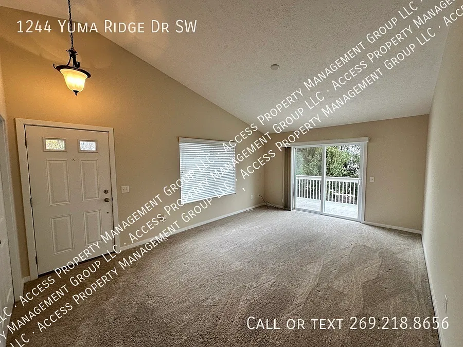 Byron Center 2 Bed Condo Sierra Fields — Photo 2