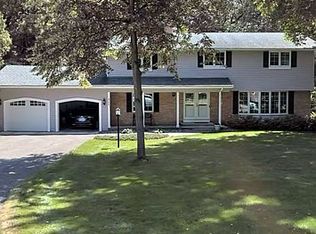 2700 Urbandale Ln N, Plymouth, MN 55447