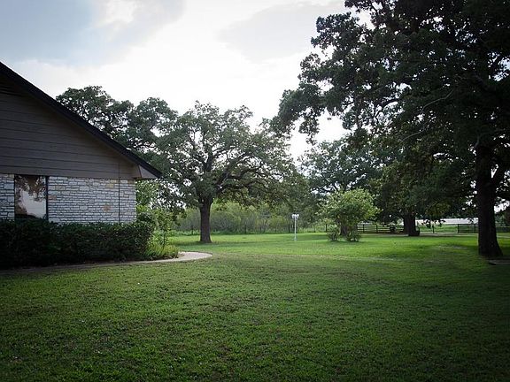 3rd image of 811 County Road 446