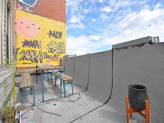 3rd image of 279 Kosciuszko St #304