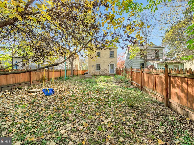 305 Prince Edward St — Photo 10