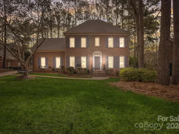 4310 Mountain Cove Dr, Charlotte, NC 28216