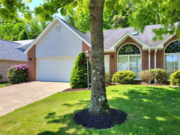 375 Country View Dr, Lower Burrell, PA 15068