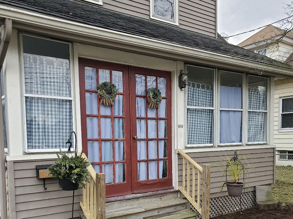 1st image of 909 Union Ave