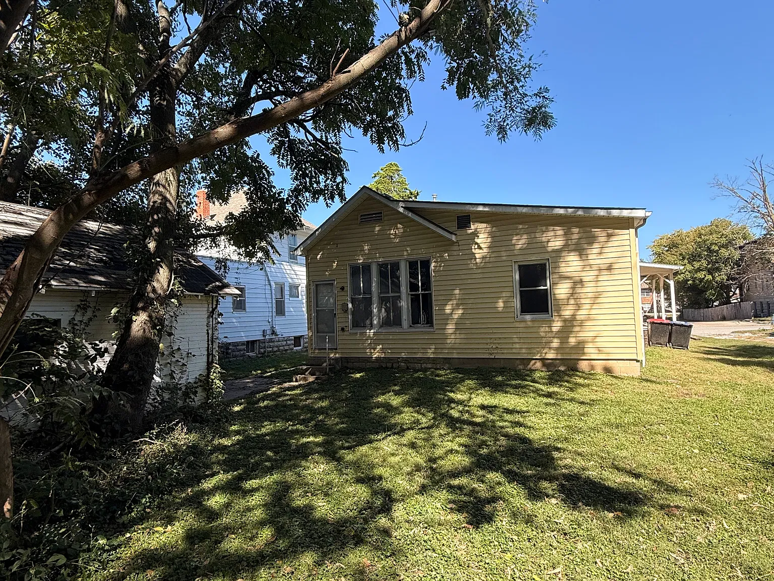 3 bed, $1,300 — Photo 3