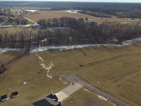 27 Gallant Fox Dr, Troy, MO 63379