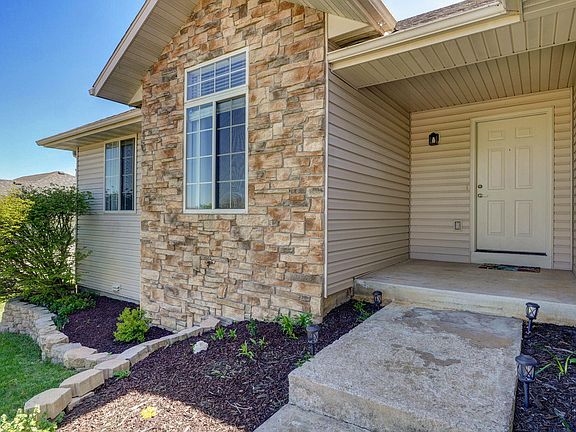 3rd image of 294 Canyon Court