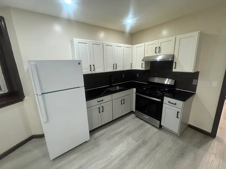 612-613 N 5th St #1R — Photo 8