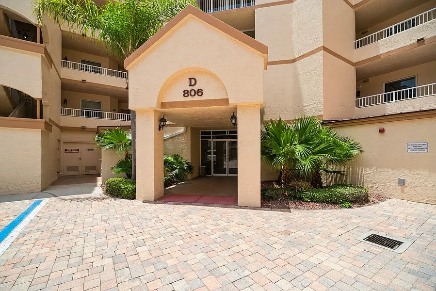 3 bed, 2059 sqft, $5,000 — Photo 2