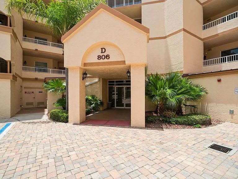 Elevators, private garage, 4 Beach Crossovers, 4 pools, gated, night security guard, sports courts (tennis, pickleball and racquetball), horseshoe pit, and more