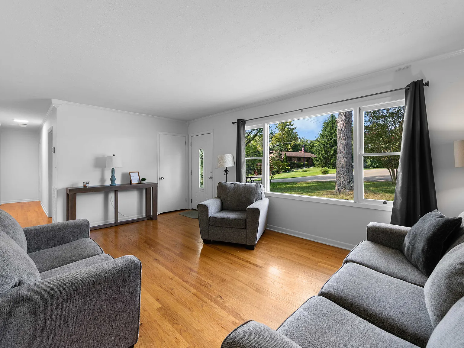4 bed, 2150 sqft, $2,200 — Photo 4