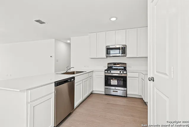 4 bed, 2.5 bath, 1867 sqft, $2,050 — Photo 3