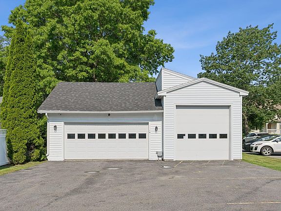 5th image of 930 Forest Avenue