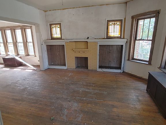 4th image of 5433 S Sawyer Ave