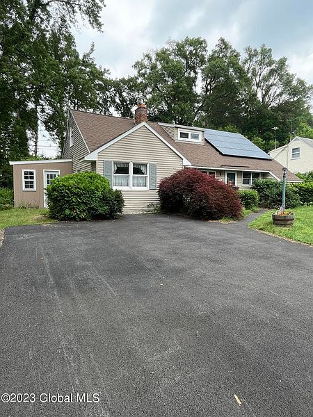 3rd image of 27 Knob Hill Road