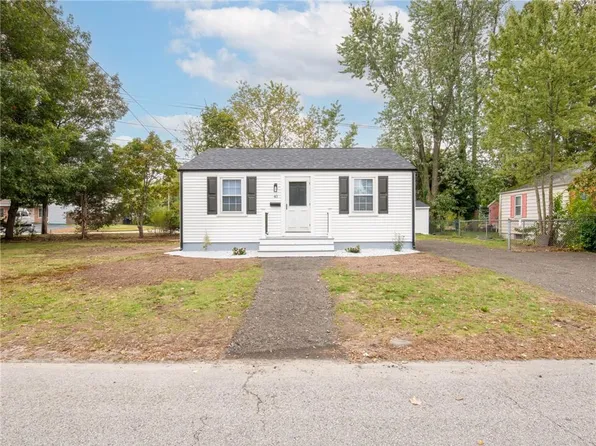 40 Easton Ave, Warwick, RI 02888