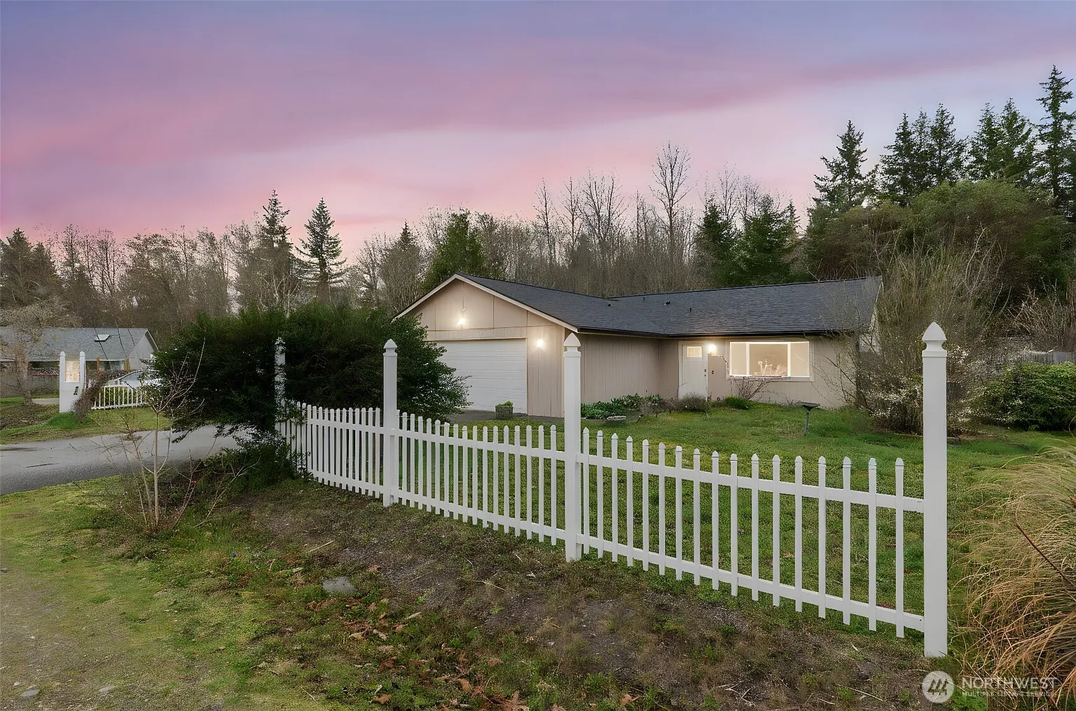 151 NE Lennies Loop photo 1