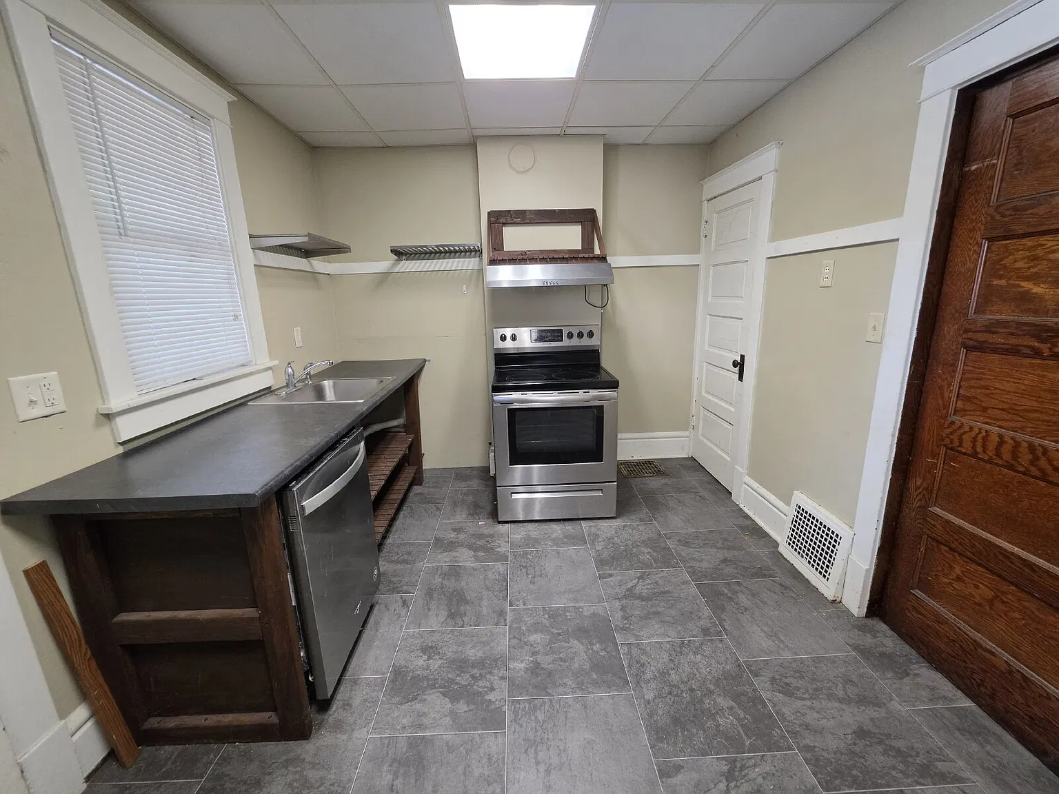 3 bed, 1.0 bath, $495 — Photo 4