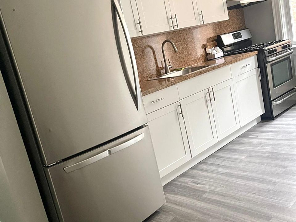 1st image of 10827 38th Ave #2