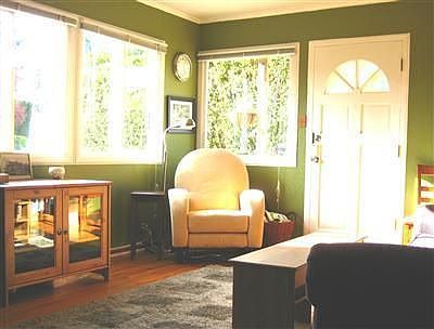 Western-facing windows let in lots of sunlight.