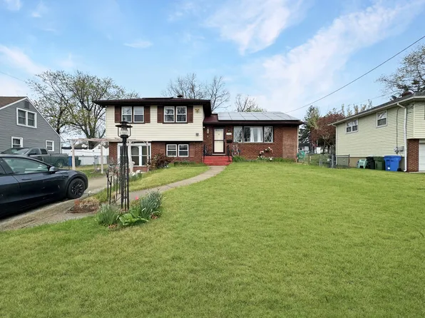 124 Oakdale Rd, Cherry Hill, NJ 08034