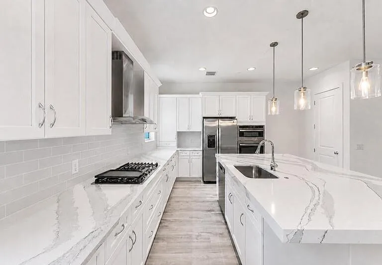 12546 Gross Pointe Dr — Photo 3