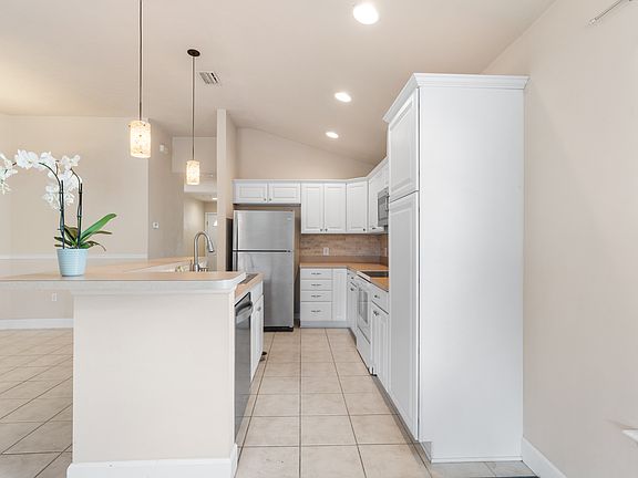 5th image of 6154 NW 118th Pl