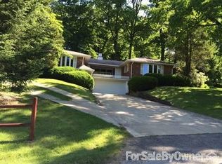 303 Lake Dr, New Castle, PA