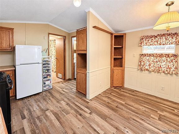 5th image of 32 Valley Dr