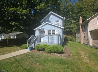 7 Chestnut St, Mount Arlington, NJ 07856