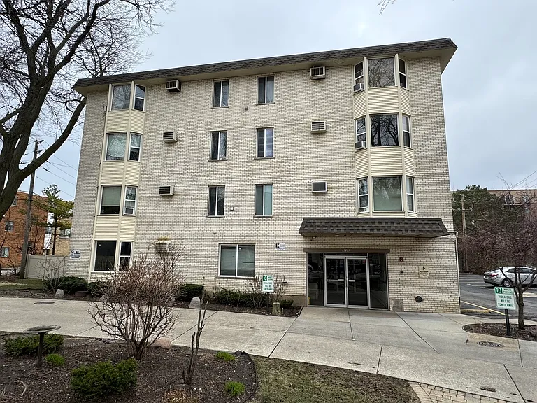8232 Niles Center Rd #316 — Photo 12