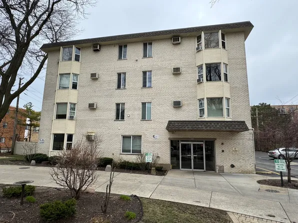 8232 Niles Center Rd APT 316, Skokie, IL 60077