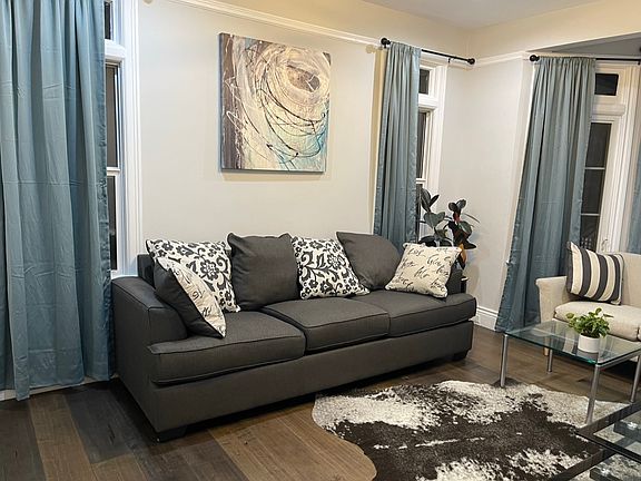 3rd image of 526-528 Visitacion Ave #526