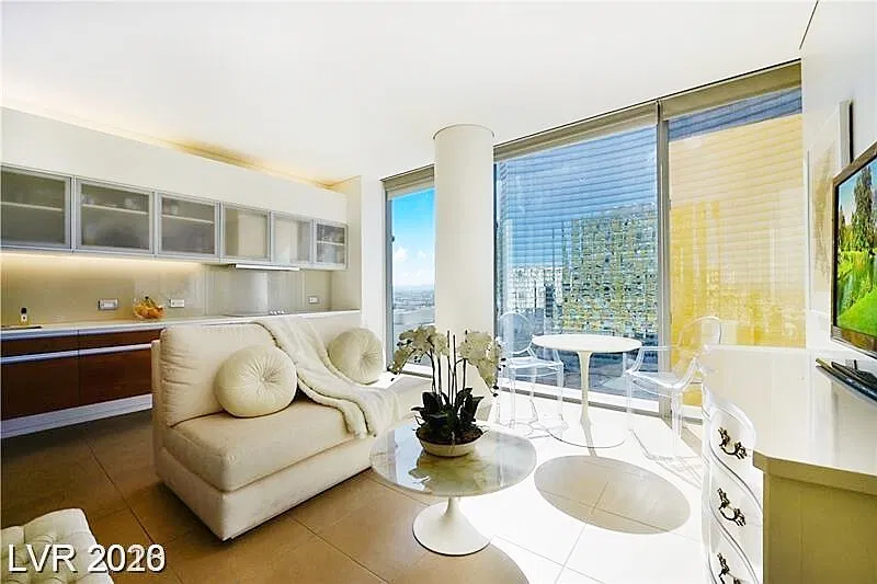 3726 S Las Vegas Blvd — Photo 2