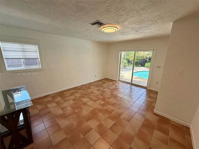 9340 Jamaica Dr — Photo 8