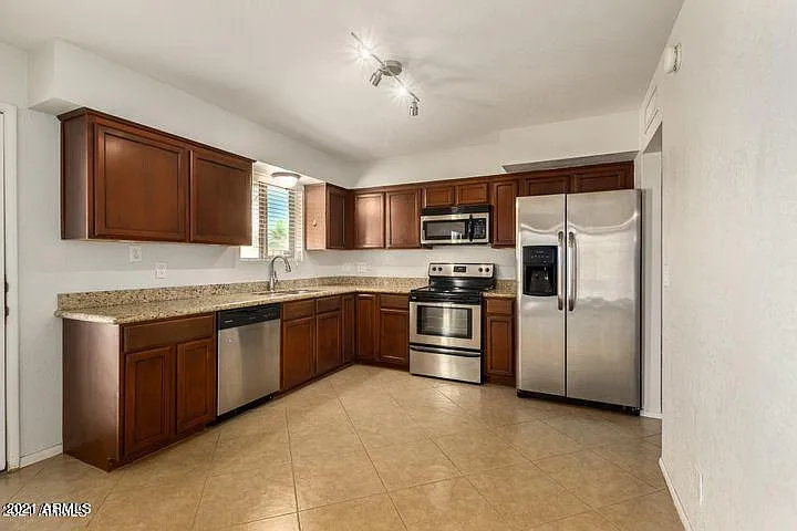 1518 W 5th Pl — Photo 11