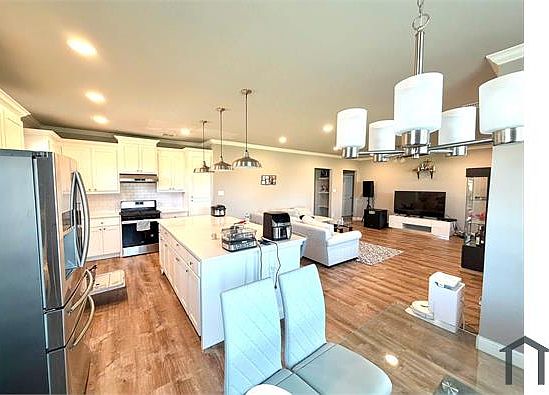 4th image of 402 Coyote Creek Dr