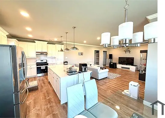 402 Coyote Creek Dr — Photo 4
