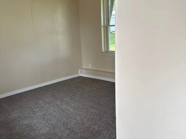 3961 Logan Ave APT 7, Waterloo, IA 50703