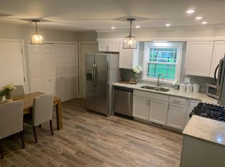 57 Lakewind Dr, Springfield, IL 62703