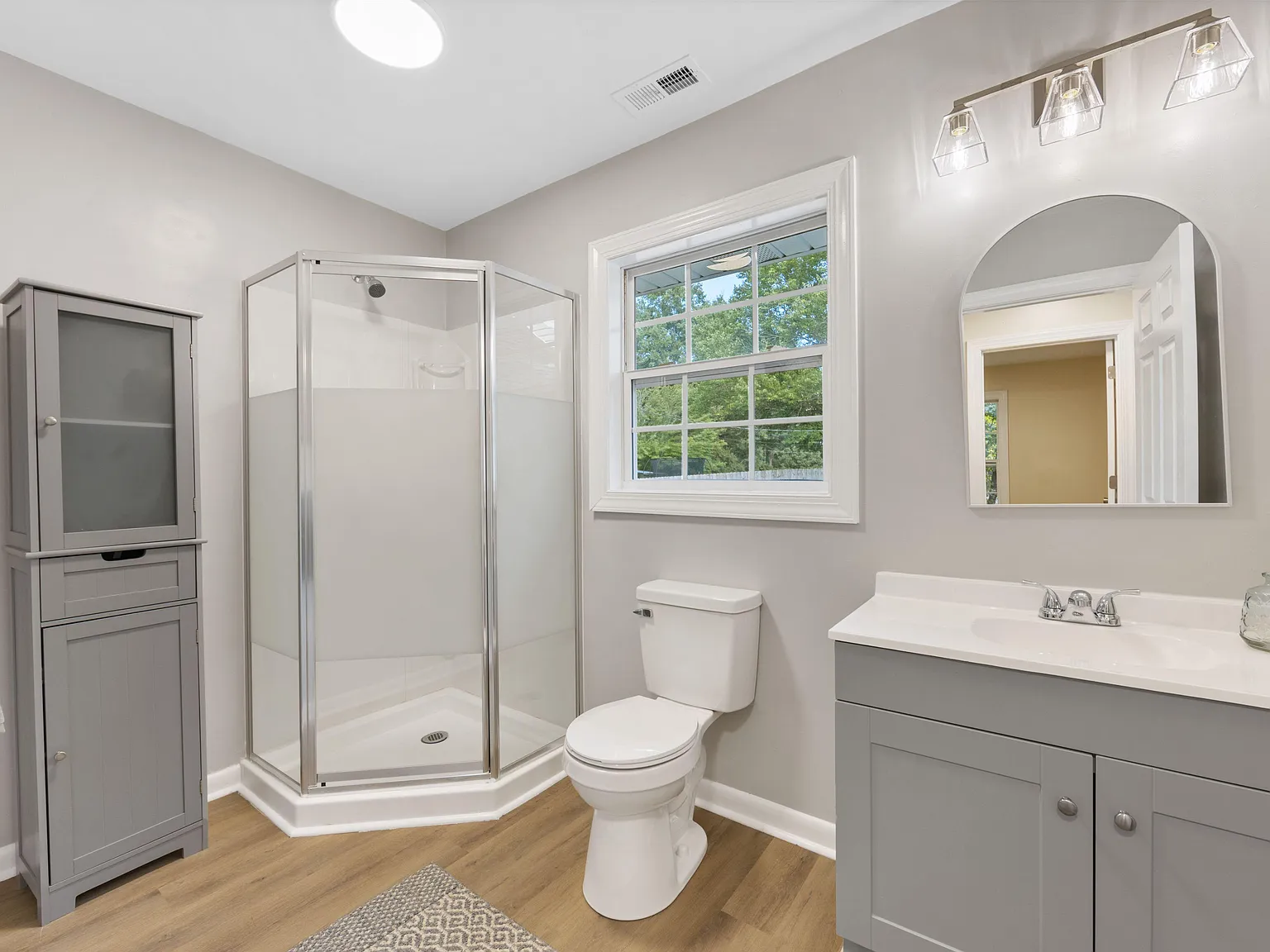 4 bed, 5.0 bath, 3300 sqft, $1,027 — Photo 4