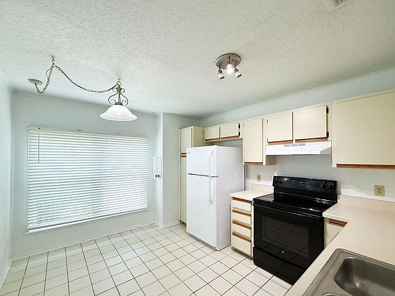 5th image of 1023 Gwyn Cir