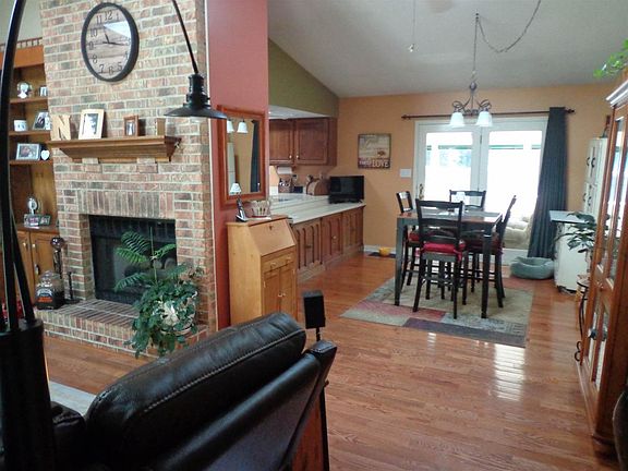 3rd image of 50800 Woodbrook Dr