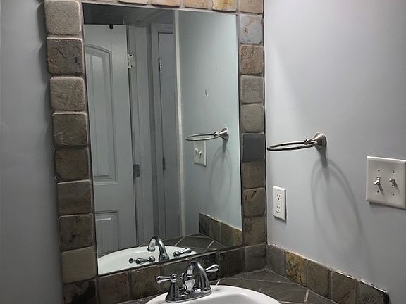 2nd image of 1055 Baxter St