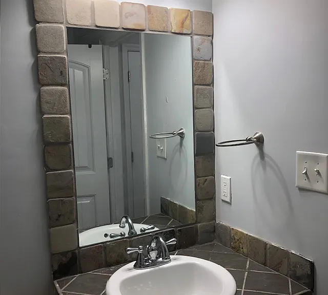 1055 Baxter St — Photo 2