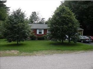 6 Lawrence St, Springvale, ME 04083