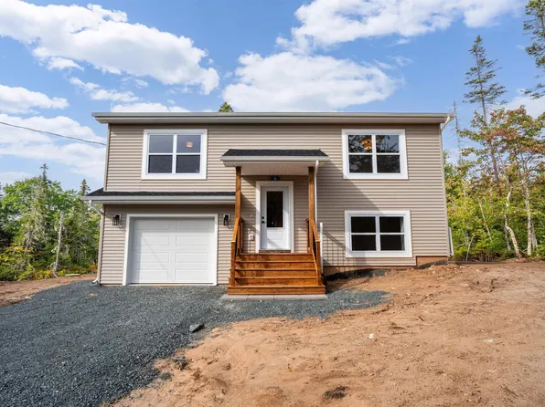 9 Surf Dr, Whites Lake, NS B3T 1W8
