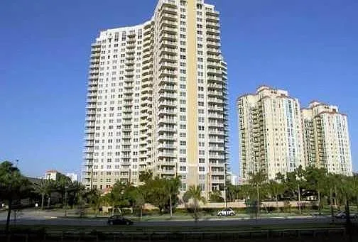 19501 W Country Club Dr #670